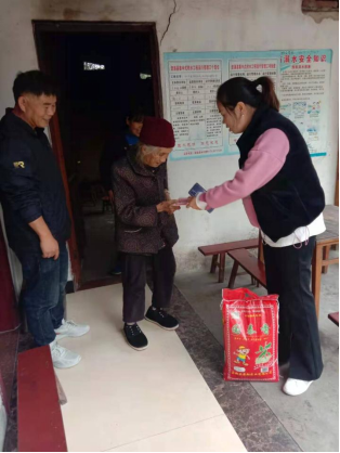 爱满老年人 情暖老人心 永兴村开展重阳节慰问老人活动