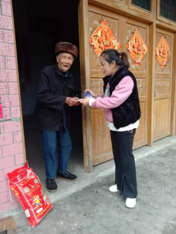 爱满老年人 情暖老人心 永兴村开展重阳节慰问老人活动