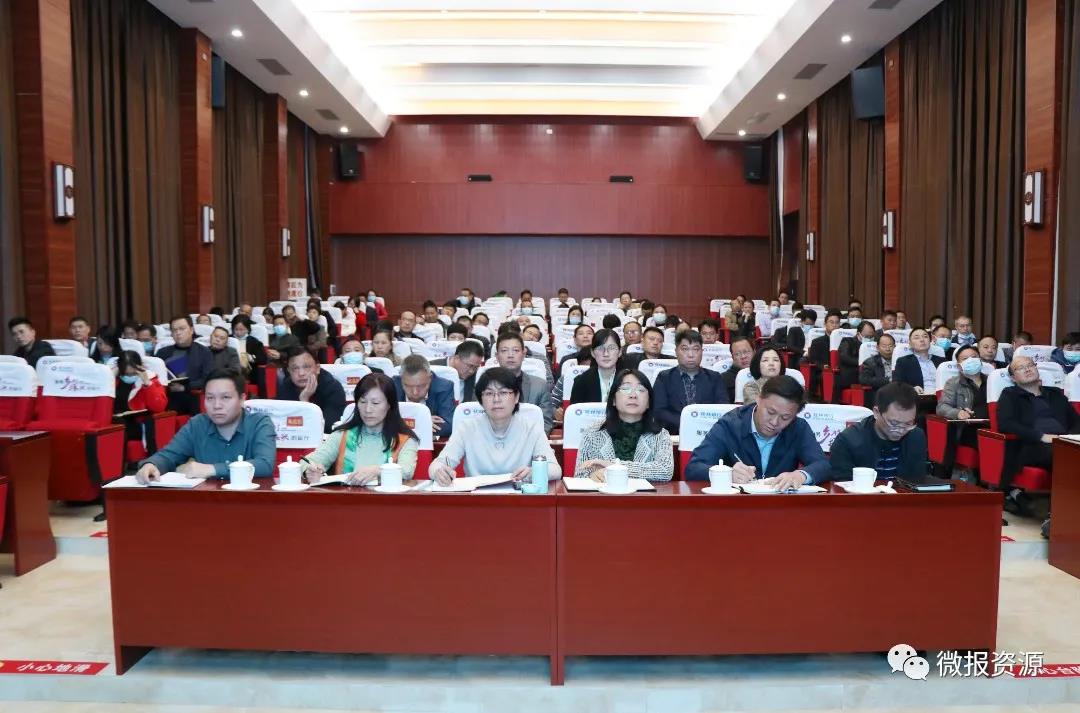 资源县组织收听收看广西领导干部“时代前沿知识”系列讲座第124讲