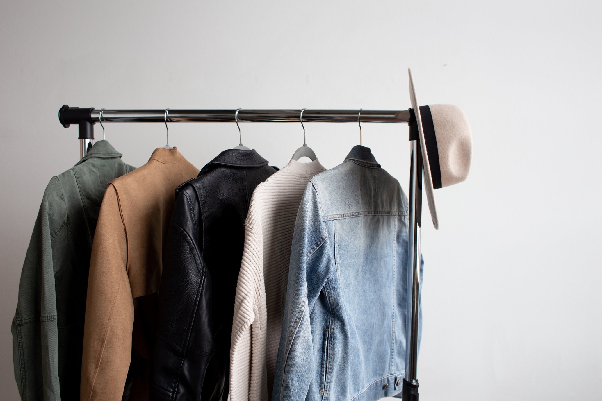 服装销售行业发展趋势如何，行业中有哪些工作岗位？